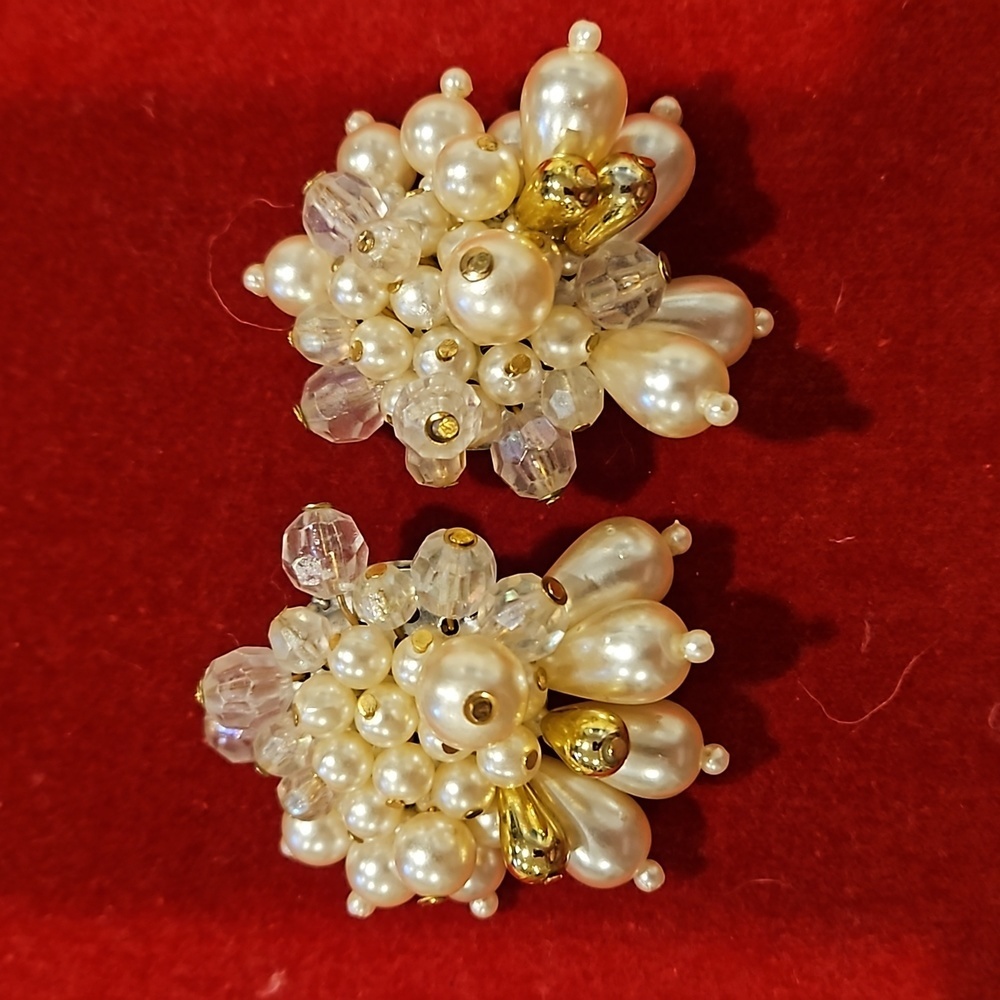 Gorgeous Vintage Statement Clip Earrings.